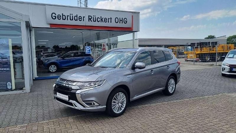 Platinumgrau Gebraucht 2019 Mitsubishi Outlander P-HEV Intro Edition SUV | 23.750 € (Fairer Preis) - Bild 1/4