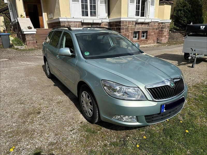 Gebraucht Skoda Octavia Elegance 122 PS (89 kW) 2009 Blau Kombi