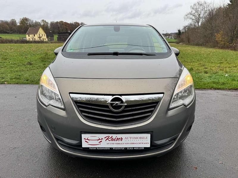 Gebraucht Opel Meriva Design Edition 101 PS (74 kW) 2011 Muskatgrau/muskat braun(m2) Van / Kleinbus