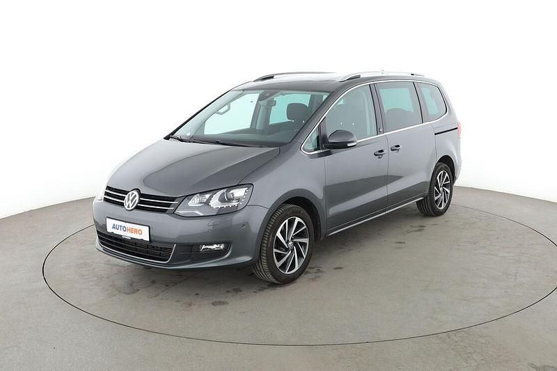 Grau Gebraucht 2017 VW Sharan Sound Van / Kleinbus | 24.400 € (Teuer) - Bild 1/3
