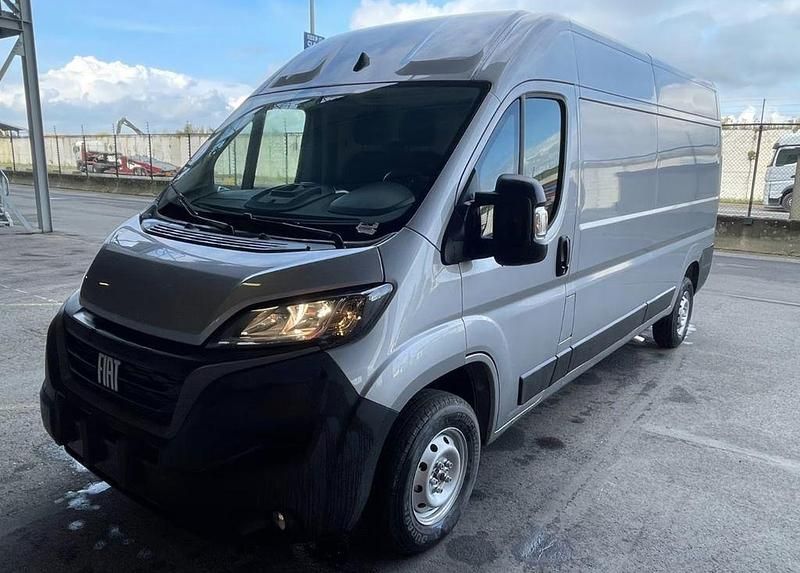 Gebraucht Fiat Ducato 140 PS (102 kW) 2024 Grau Van