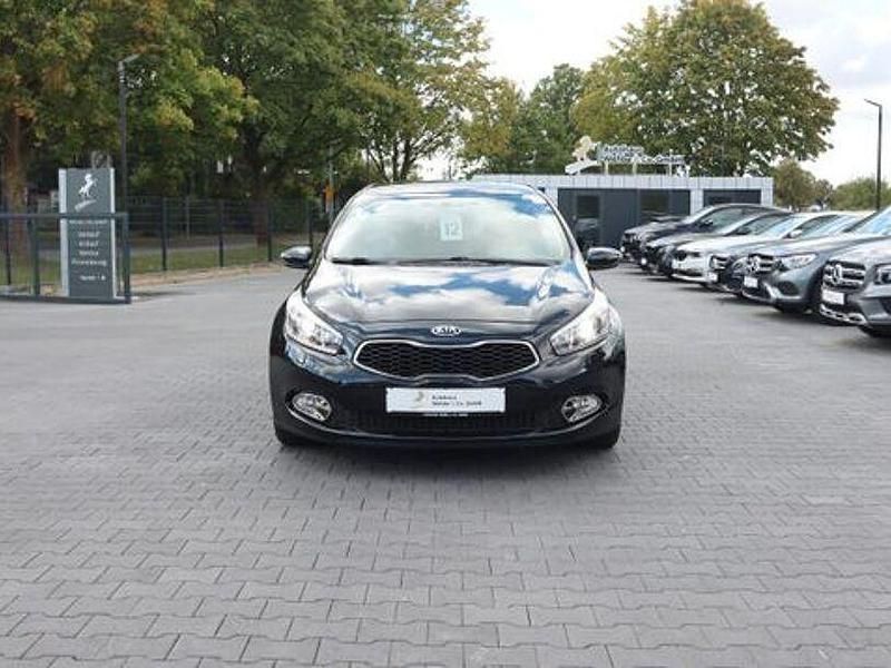 Gebraucht Kia Ceed Spirit 135 PS (99 kW) 2015 Schwarz Kleinwagen