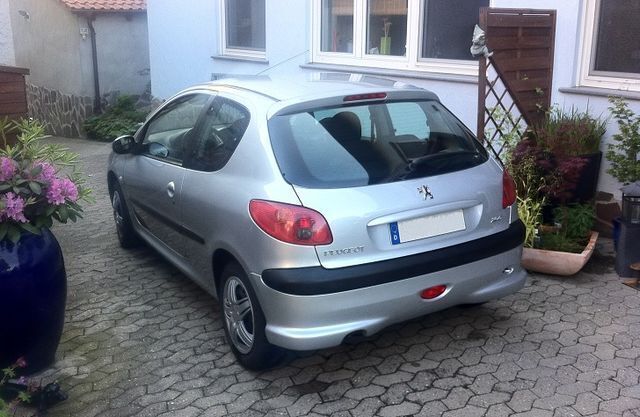 Gebraucht Peugeot 206 102 PS (75 kW) 2003 Silber Kleinwagen