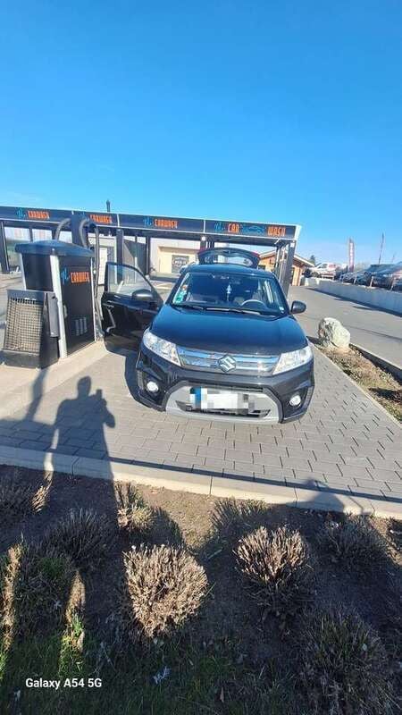 Schwarz Gebraucht 2017 Suzuki Vitara SUV | 10.800 € - Bild 1/4