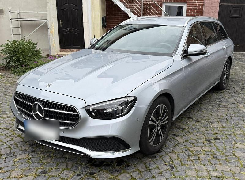 Silber Gebraucht 2023 Mercedes E200 Avantgarde Kombi | 39.500 € (Guter Preis) - Bild 1/4