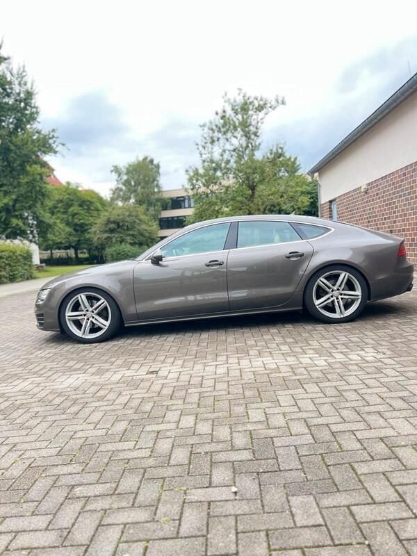 Braun Gebraucht 2011 Audi A7 Sportback Ambiente Kleinwagen | 11.999 € (Guter Preis) - Bild 1/4