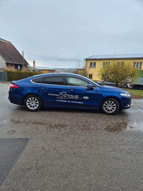 Gebraucht Ford Mondeo Titanium 179 PS (131 kW) 2016 Blau Limousine