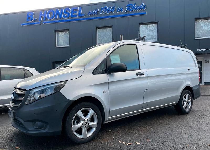 Silber Gebraucht 2020 Mercedes Vito Limousine | 19.990 € (Teuer) - Bild 1/4