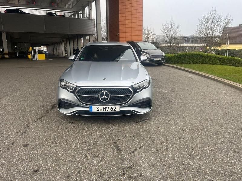 Gebraucht Mercedes E220 AMG 197 PS (144 kW) 2024 Silber Limousine