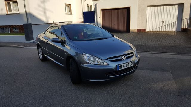 Grau Gebraucht 2004 Peugeot 307 CC Cabrio | 4.500 € - Bild 1/4