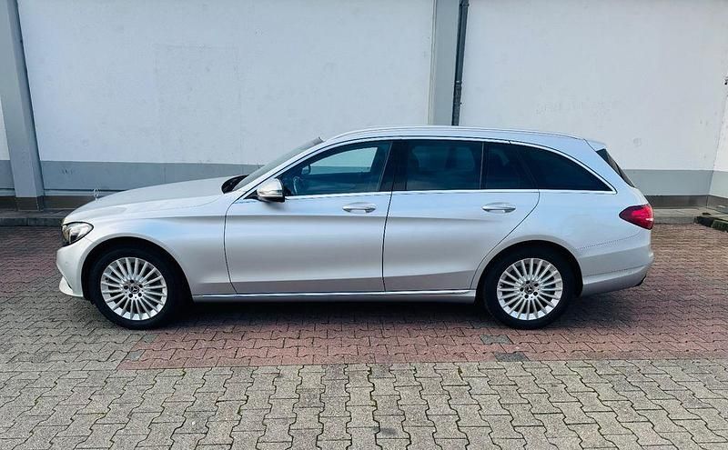 Silber Gebraucht 2017 Mercedes C180 Exclusive Kombi | 18.500 € (Fairer Preis) - Bild 1/4