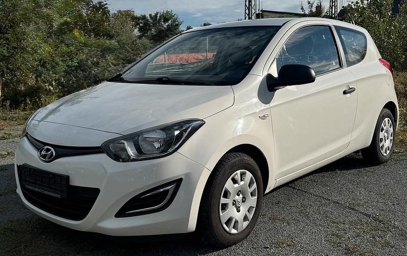 Weiß Gebraucht 2014 Hyundai i20 Kleinwagen | 3.490 € (Guter Preis) - Bild 1/4