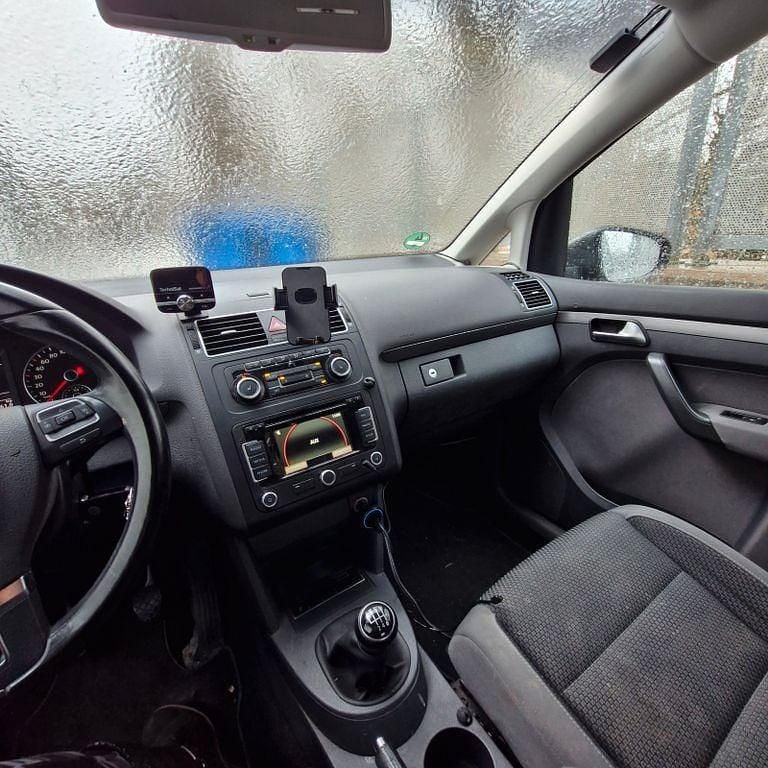 Gebraucht VW Touran Comfortline 140 PS (102 kW) 2011 Grau Van / Kleinbus