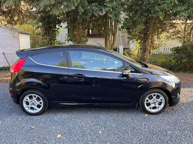 Gebraucht Ford Fiesta Titanium 101 PS (74 kW) 2012 Schwarz Kleinwagen