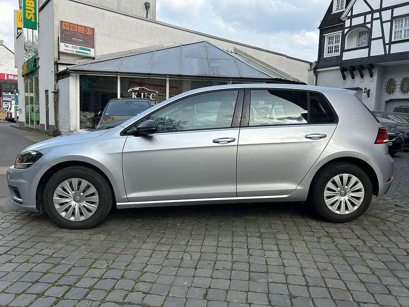 Gebraucht VW Golf VIII Trendline 116 PS (85 kW) 2020 Reflexsilber metallic Limousine