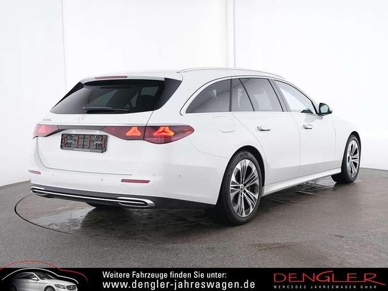 Gebraucht Mercedes E300 Advanced 204 PS (150 kW) 2024 Opalithweiß bright Kombi