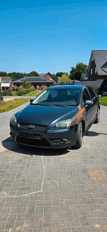 Schwarz Gebraucht 2007 Ford Focus Limousine | 1.300 € (Guter Preis) - Bild 1/4