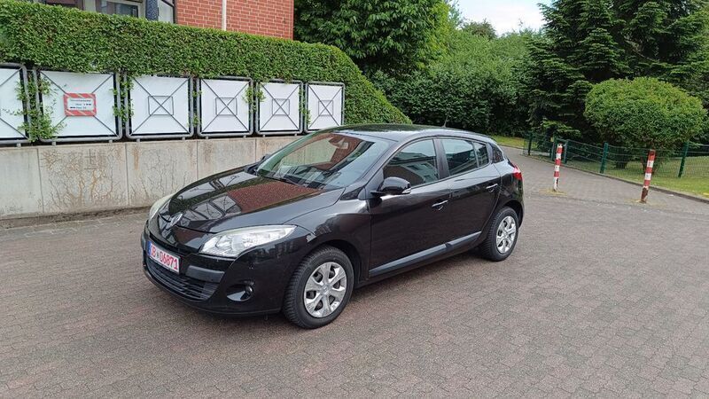Schwarz Gebraucht 2009 Renault Mégane III Expression Limousine | 2.490 € (Guter Preis) - Bild 1/4