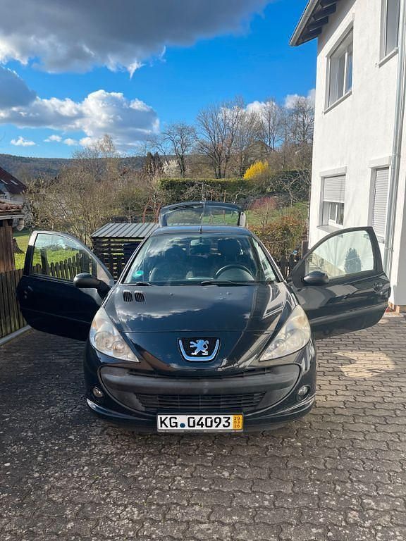 Gebraucht Peugeot 206+ 68 PS (50 kW) 2009 Schwarz Kleinwagen
