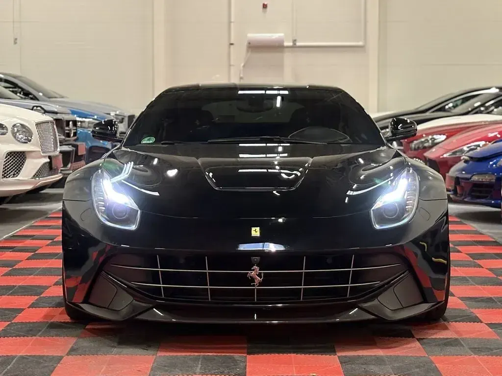 Second-hand Ferrari F12 741 CP (545 kW) 2015 Negru Coupe