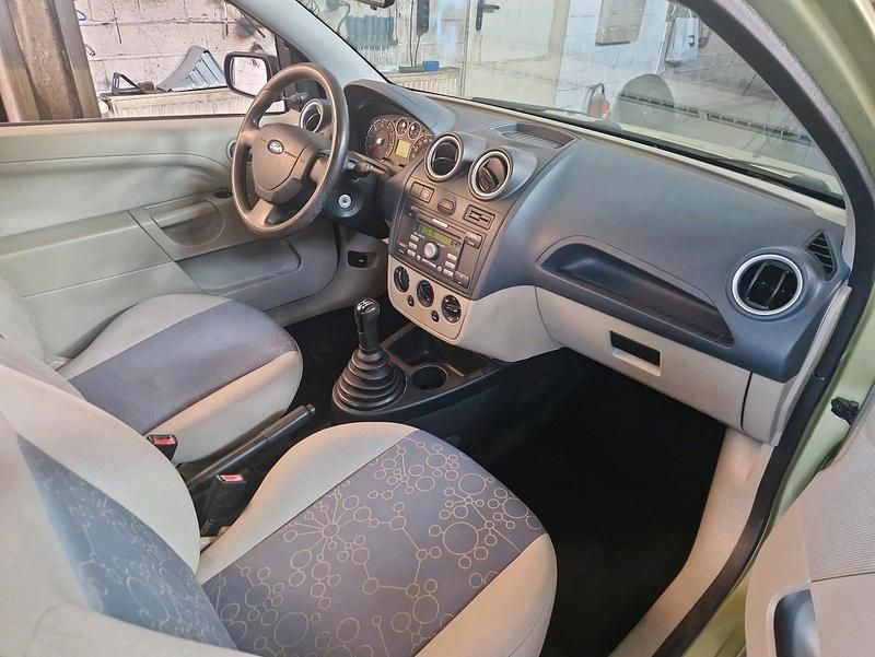 Gebraucht Ford Fiesta 44 PS (32 kW) 2006 Grün Kleinwagen