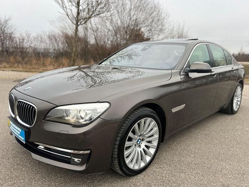 Gebraucht BMW 750 Comfort Edition 449 PS (330 kW) 2013 Braun Limousine