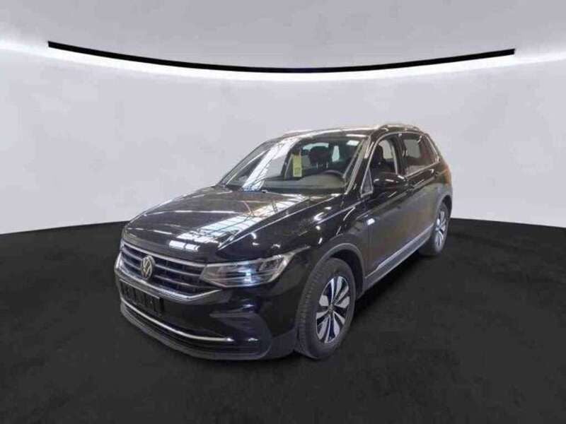 Deep black perleffekt Gebraucht 2024 VW Tiguan Move SUV | 33.490 € (Guter Preis) - Bild 1/3