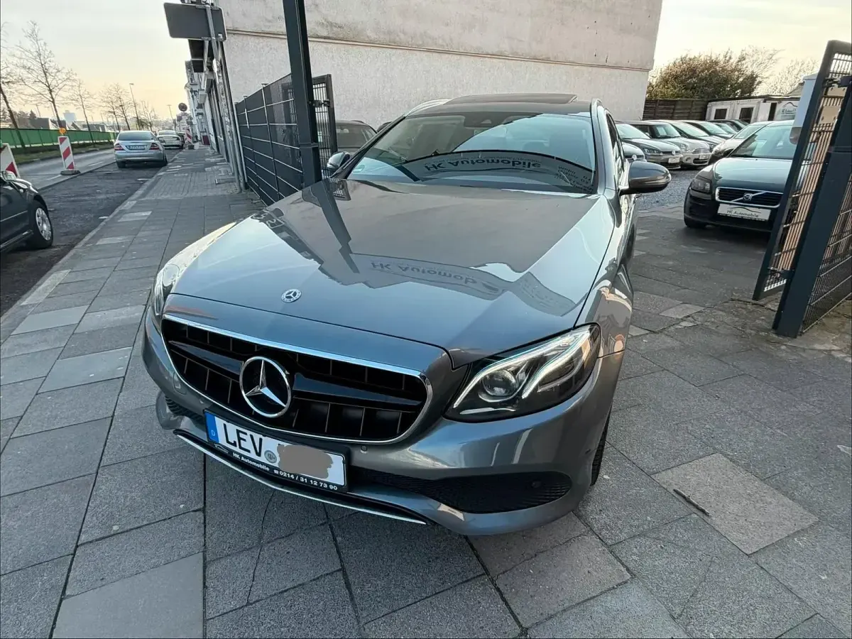 Gebraucht Mercedes E350 258 PS (189 kW) 2017 Selenitgrau Kombi