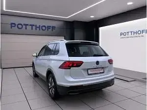 Gebraucht VW Tiguan 150 PS (110 kW) 2024 Weiß (oryxweiß perlmutteffekt) SUV
