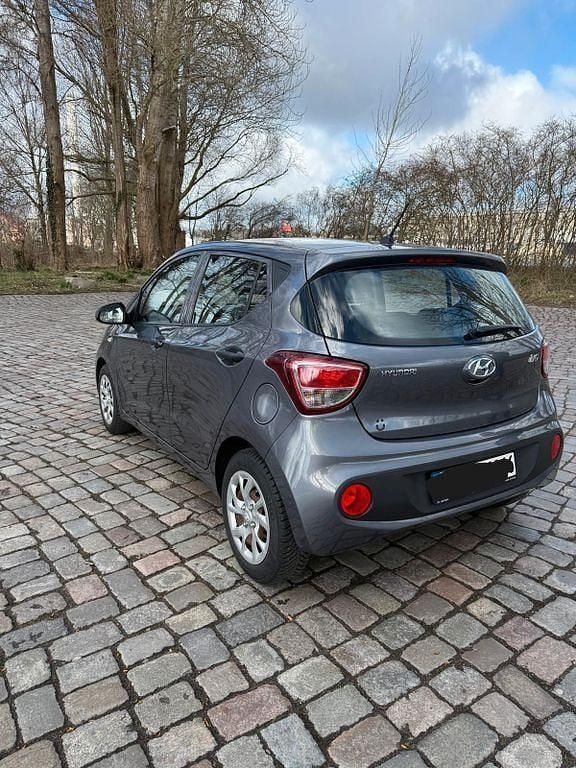 Gebraucht Hyundai i10 Classic 67 PS (49 kW) 2017 Grau Kleinwagen