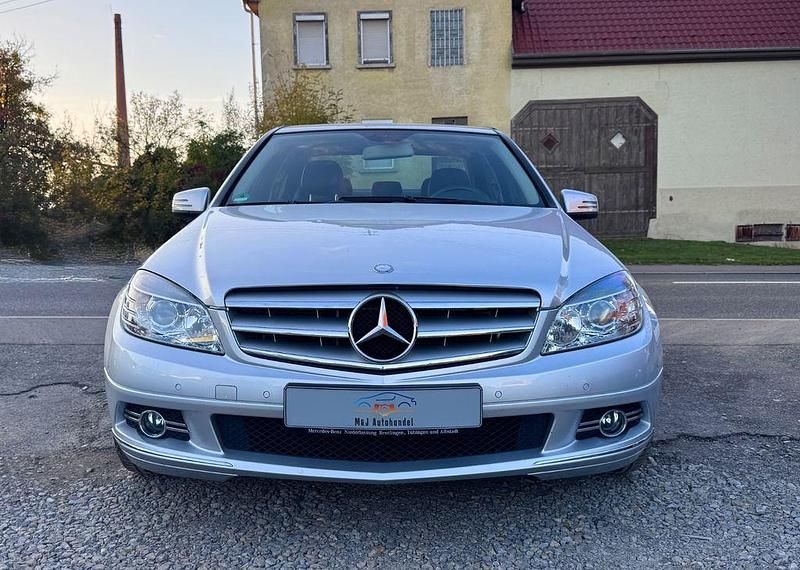 Silber Gebraucht 2010 Mercedes C180 Limousine | 6.999 € (Guter Preis) - Bild 1/4