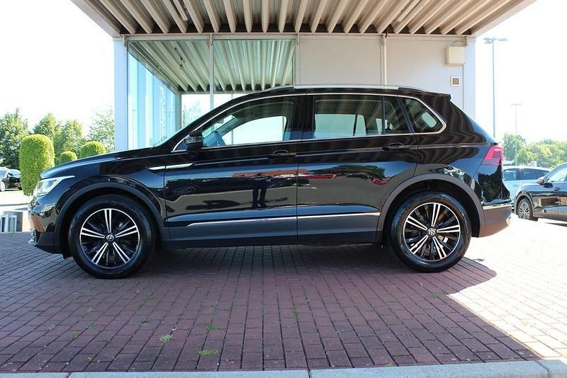 Gebraucht VW Tiguan Elegance 150 PS (110 kW) 2022 Deep black (metallic) SUV