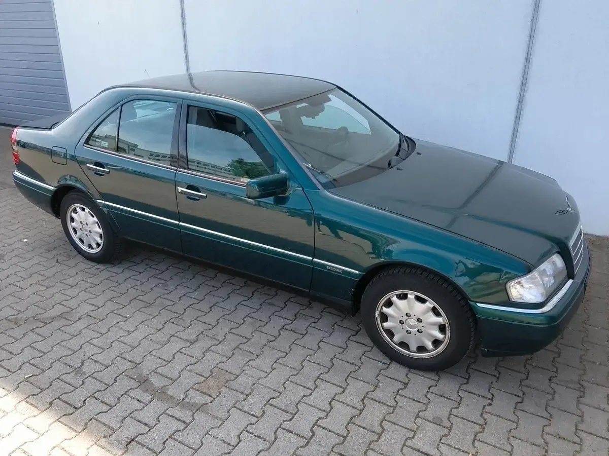 Gebraucht Mercedes C180 122 PS (89 kW) 1995 Grün Limousine
