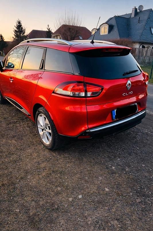 Gebraucht Renault Clio GrandTour 90 PS (66 kW) 2017 Rot Kombi