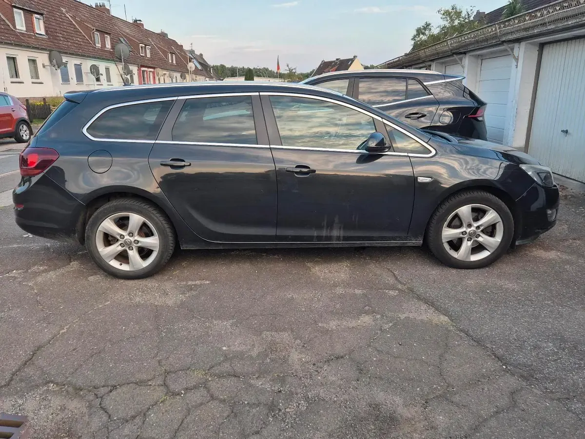 Gebraucht Opel Astra 125 PS (91 kW) 2012 Schwarz Kombi