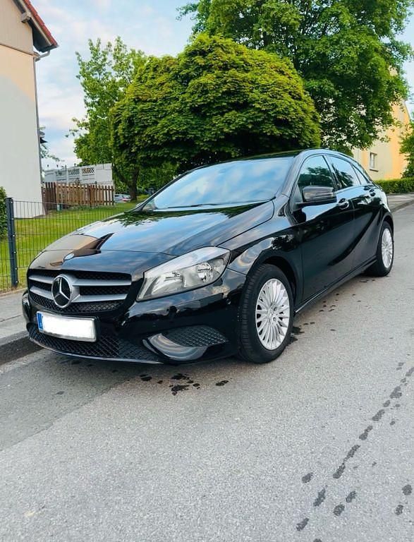 Gebraucht Mercedes A180 109 PS (80 kW) 2014 Schwarz Limousine