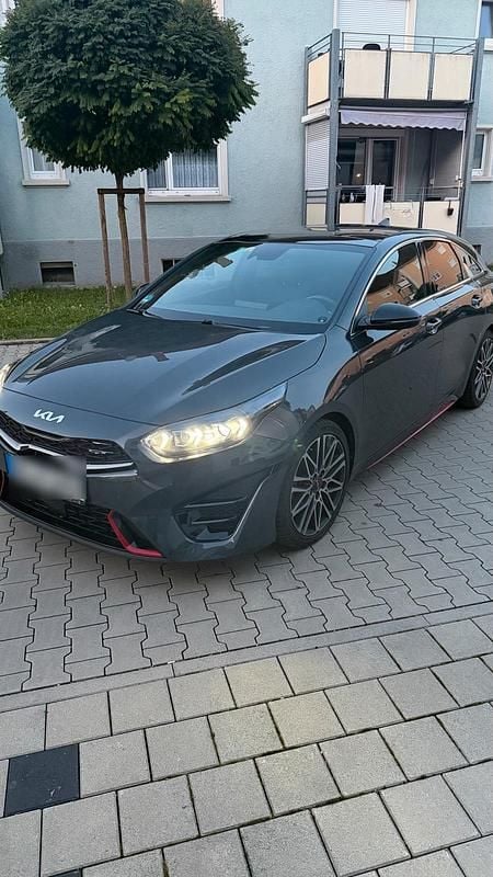 Grau Gebraucht 2023 Kia ProCeed GT 2 Kleinwagen | 28.500 € (Fairer Preis) - Bild 1/4