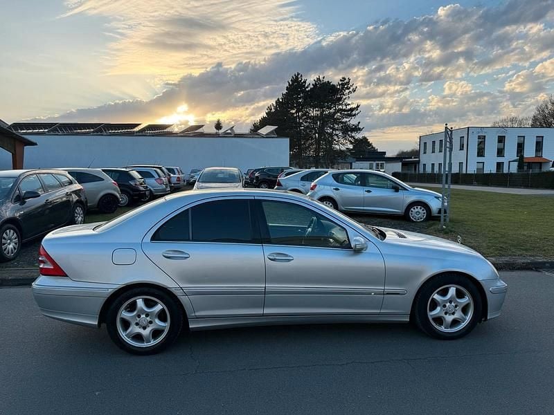 Gebraucht Mercedes C230 Sport Edition 204 PS (150 kW) 2006 Silber Limousine