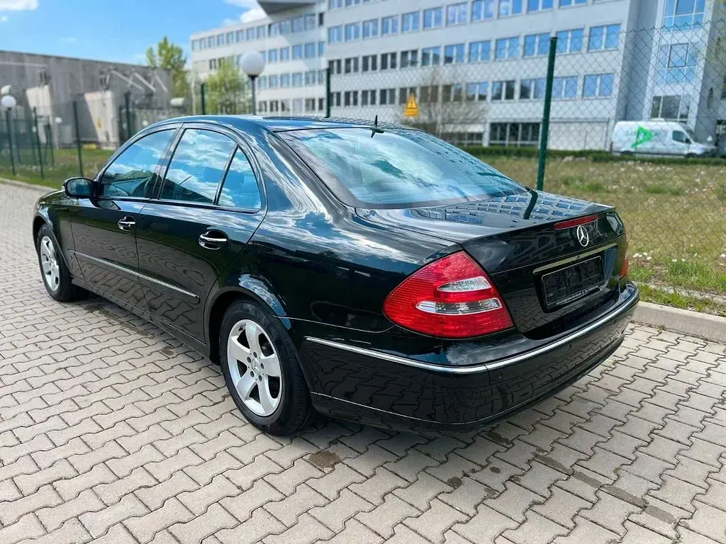 Gebraucht Mercedes E200 Avantgarde 163 PS (119 kW) 2002 Schwarz Limousine