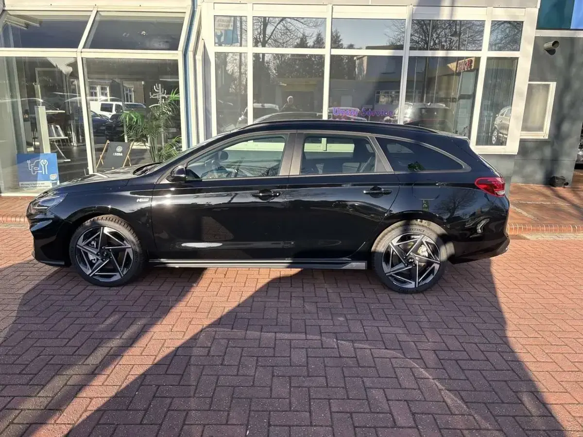 Neu Hyundai i30 N Line 140 PS (102 kW) 2025 Abyss black Kombi