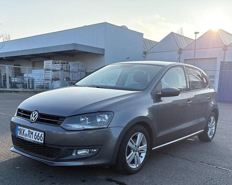 Grau Gebraucht 2010 VW Polo Team Limousine | 6.490 € (Fairer Preis) - Bild 1/4