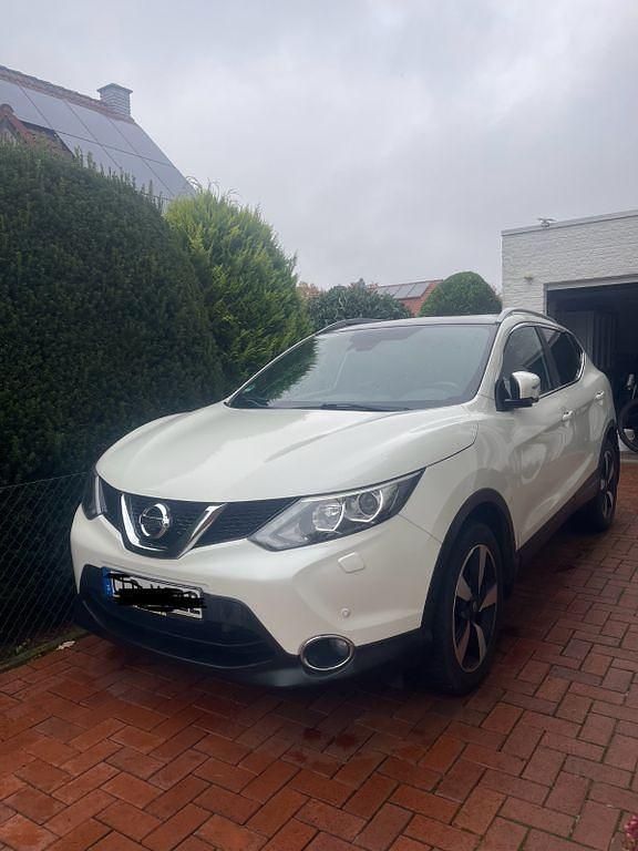 Weiß Gebraucht 2017 Nissan Qashqai Tekna+ SUV | 12.900 € (Fairer Preis) - Bild 1/4
