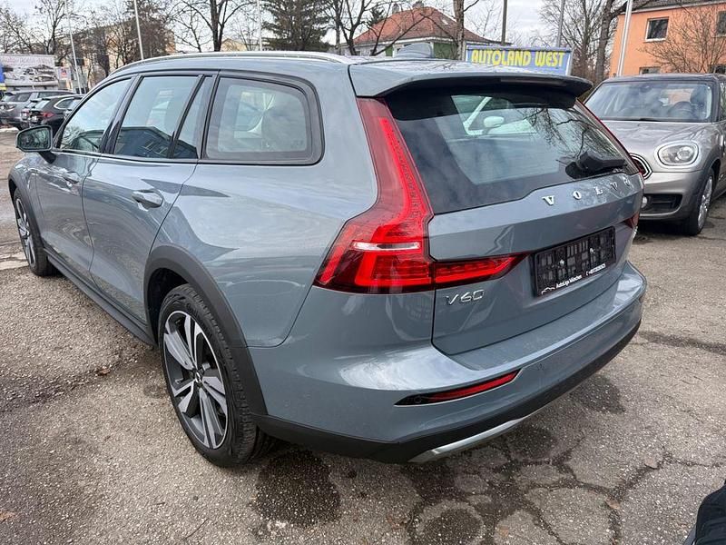 Gebraucht Volvo V60 CC Plus 250 PS (183 kW) 2022 Grau Kombi