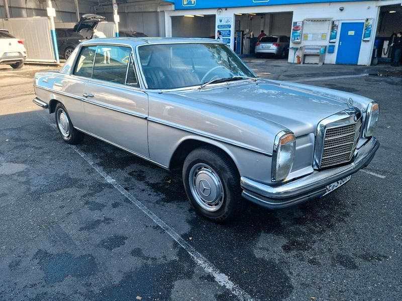 Silber Gebraucht 1970 Mercedes W114 Coupé | 9.000 € - Bild 1/4