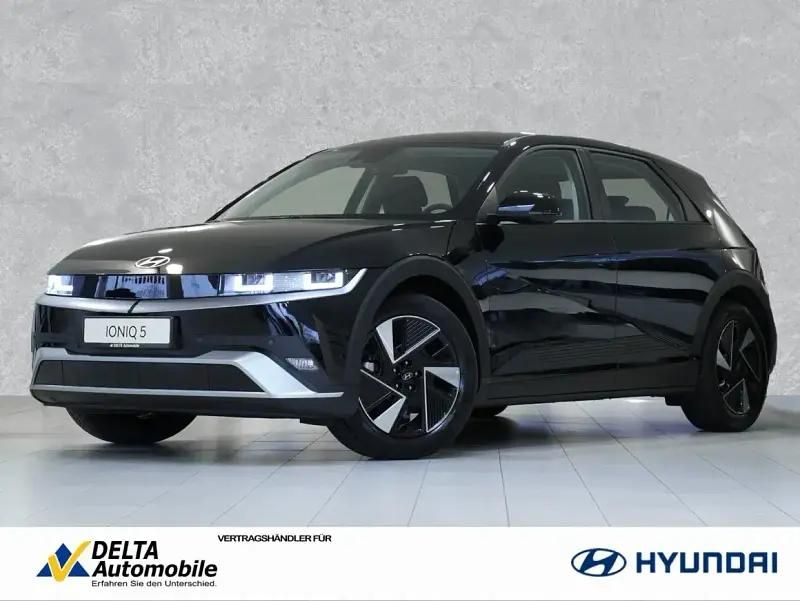 Abyss black Neu 2025 Hyundai Ioniq 5 Basis SUV | 33.990 € - Bild 1/1