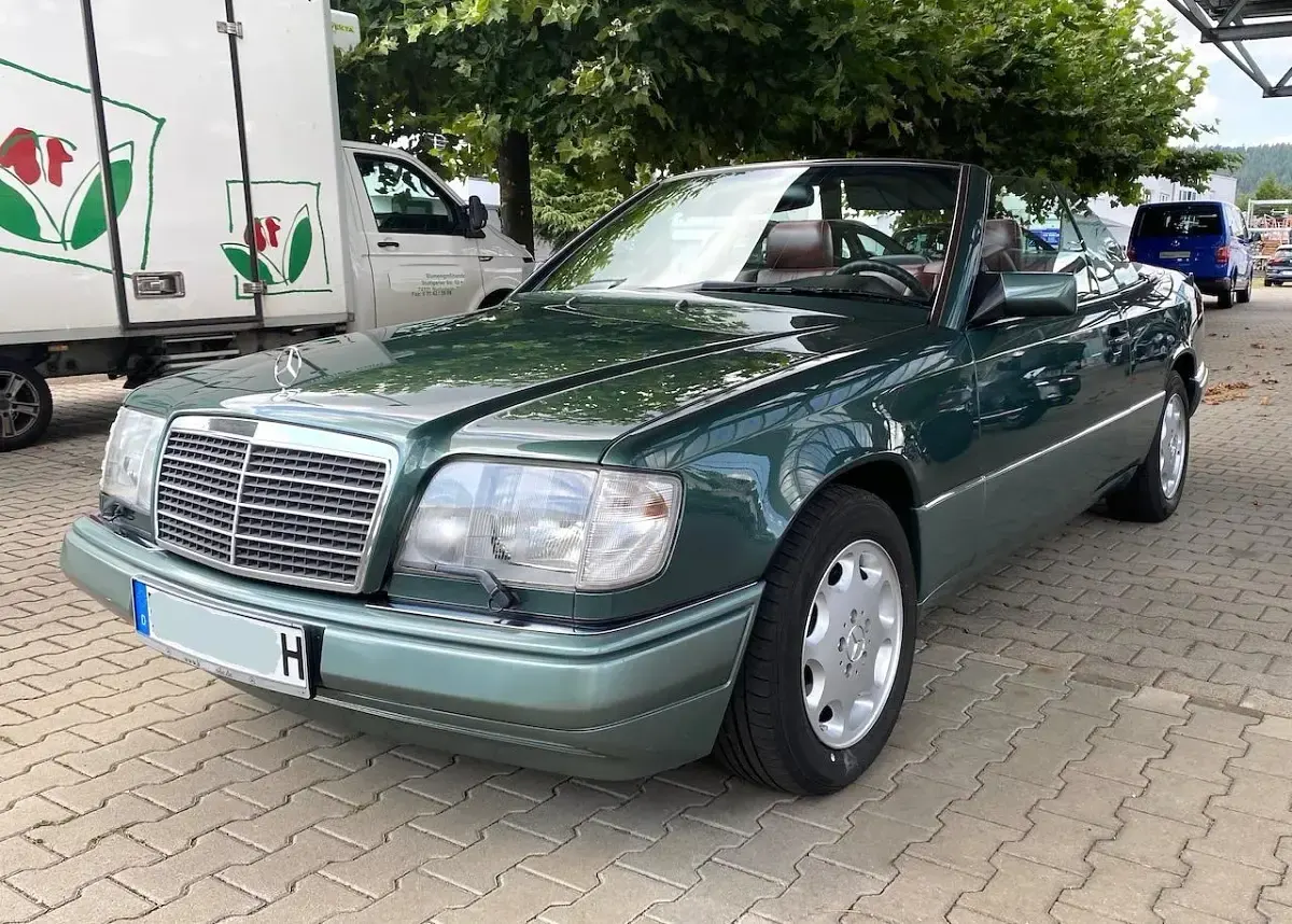 Gebraucht Mercedes E220 150 PS (110 kW) 1994 Grün Cabrio