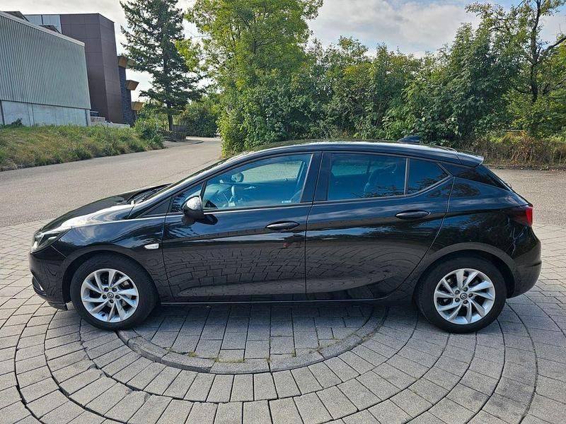 Schwarz Gebraucht 2017 Opel Astra Limousine | 10.200 € (Guter Preis) - Bild 1/4