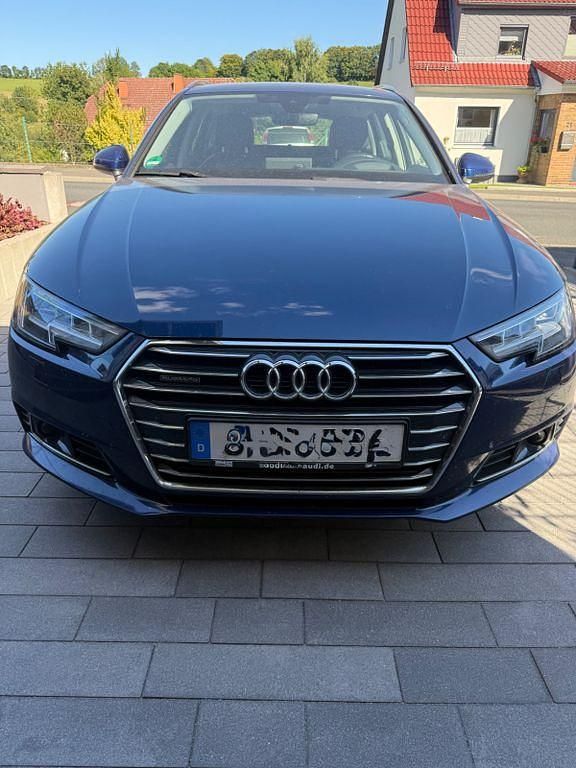 Blau Gebraucht 2016 Audi A4 Ambiente Kombi | 15.600 € (Guter Preis) - Bild 1/4