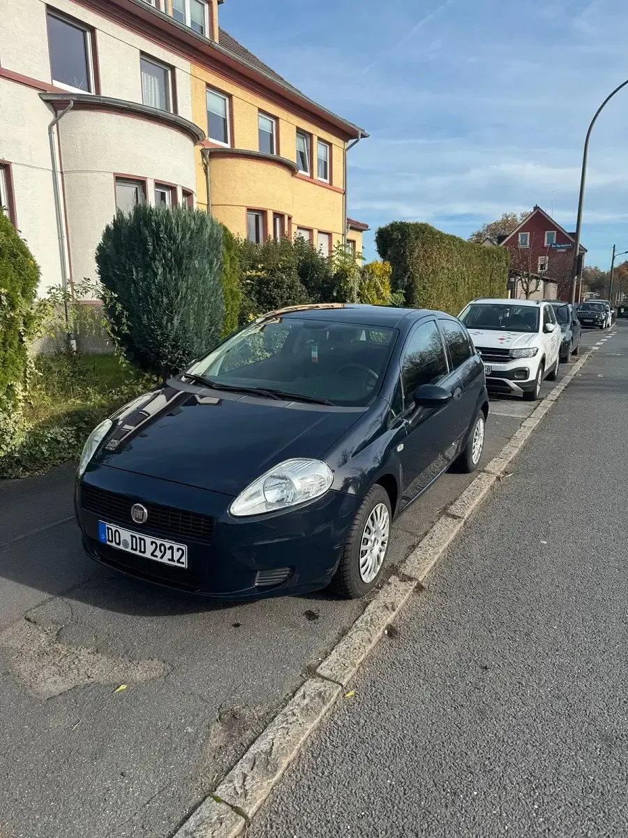 Gebraucht Fiat Grande Punto 65 PS (47 kW) 2010 Blau Kleinwagen