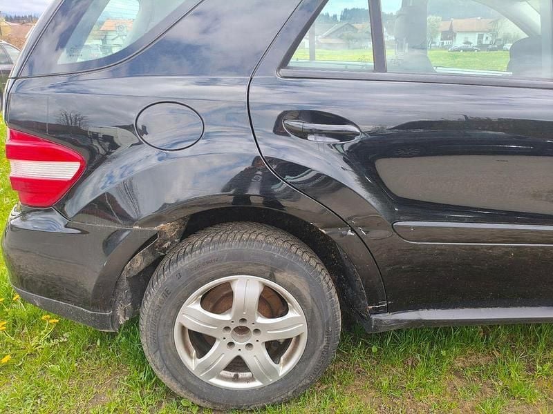 Second-hand Mercedes ML280 190 CP (139 kW) 2008 Negru SUV